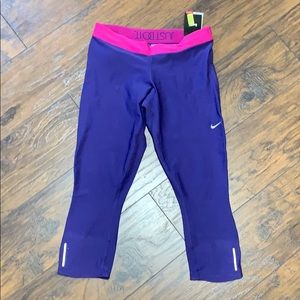 Women’s Nike dri-fit crop pants!